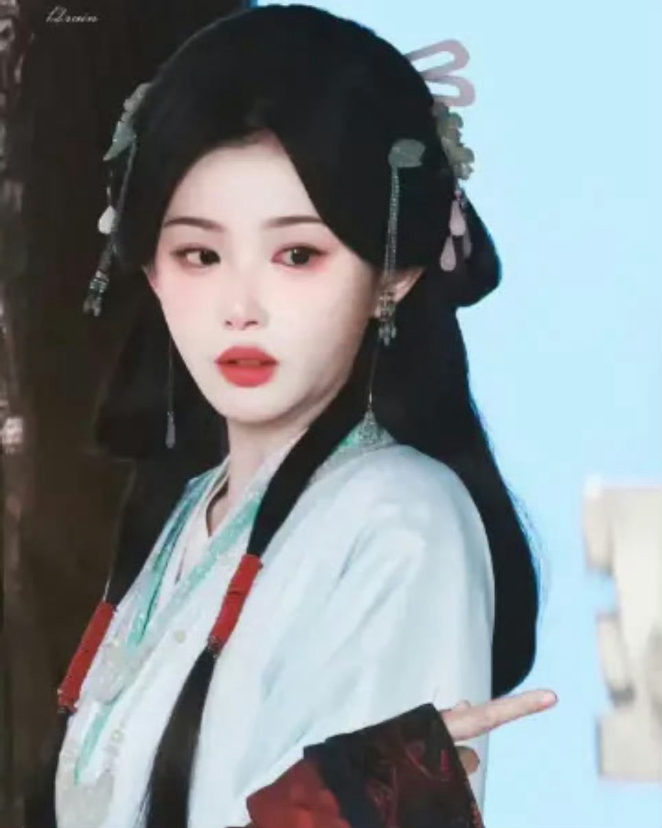 孔雪儿又用美貌袭击我 孔雪儿也太适合古装了，将门独后红衣垂耳兔造型鲨疯全场！已经