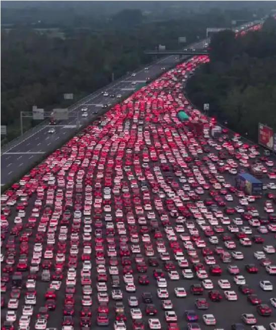 上联：山中东倒西歪树
下联：途中南来北往车