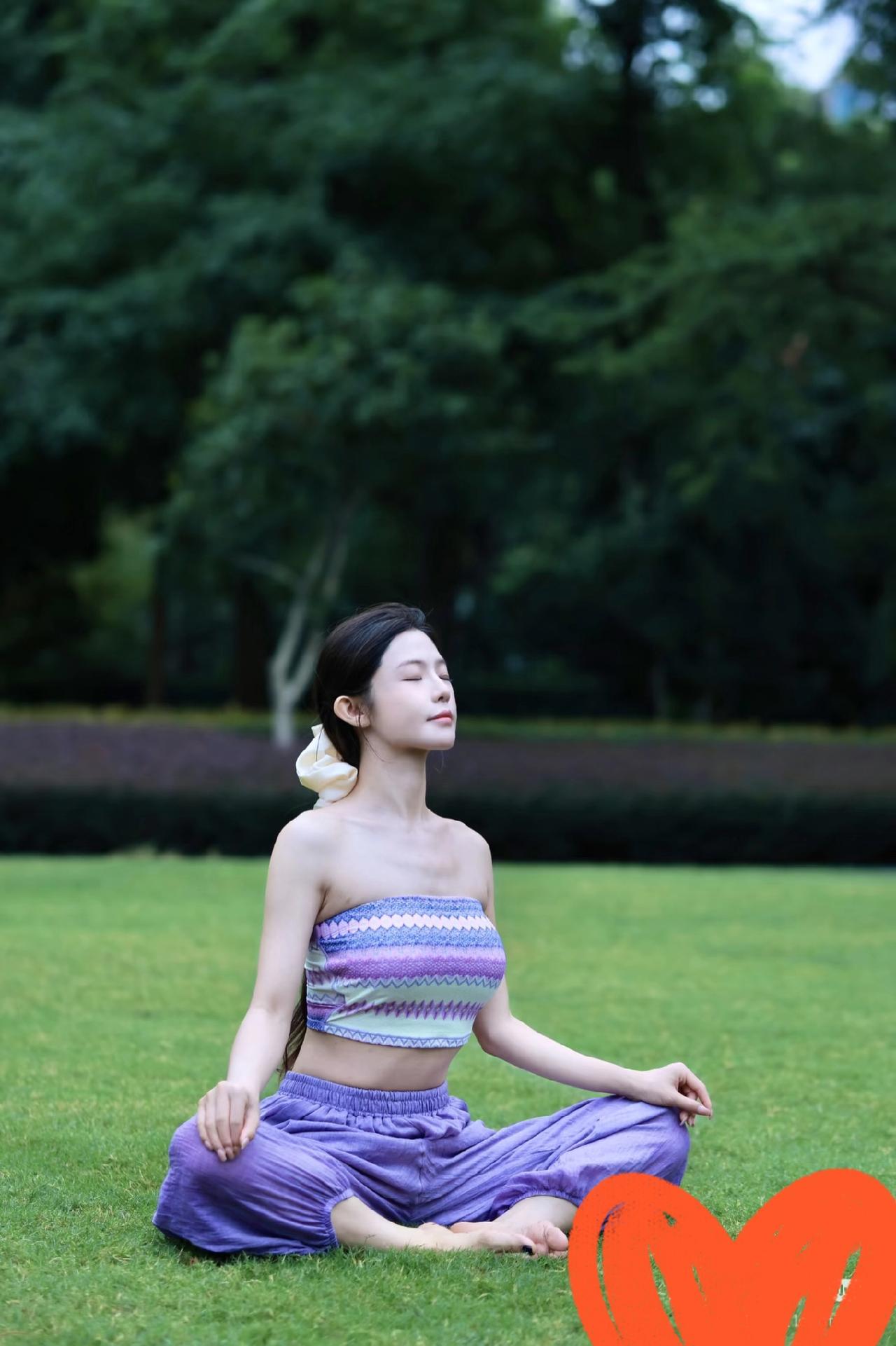 我的兴趣爱好就是瑜伽，一天不练习瑜伽就浑身难受不得劲！[呲牙][呲牙][呲牙][