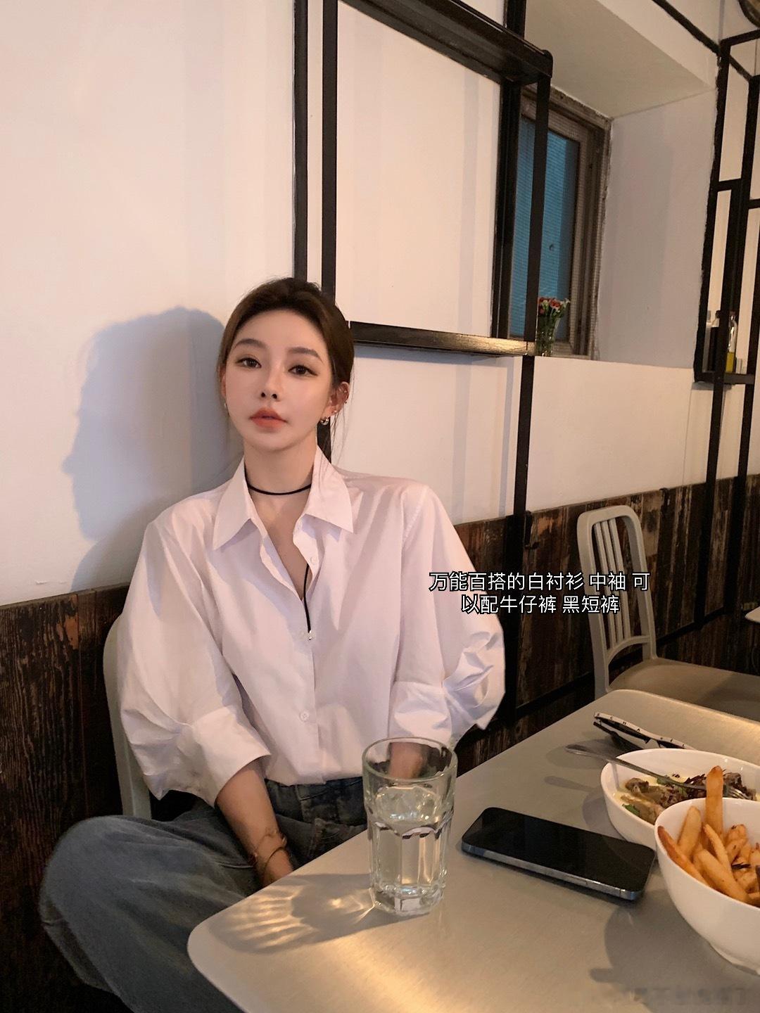 还有一个多小时就要开播了 浅看下今晚会上的品极简风的中袖白衬衫 可盐可甜万能百搭