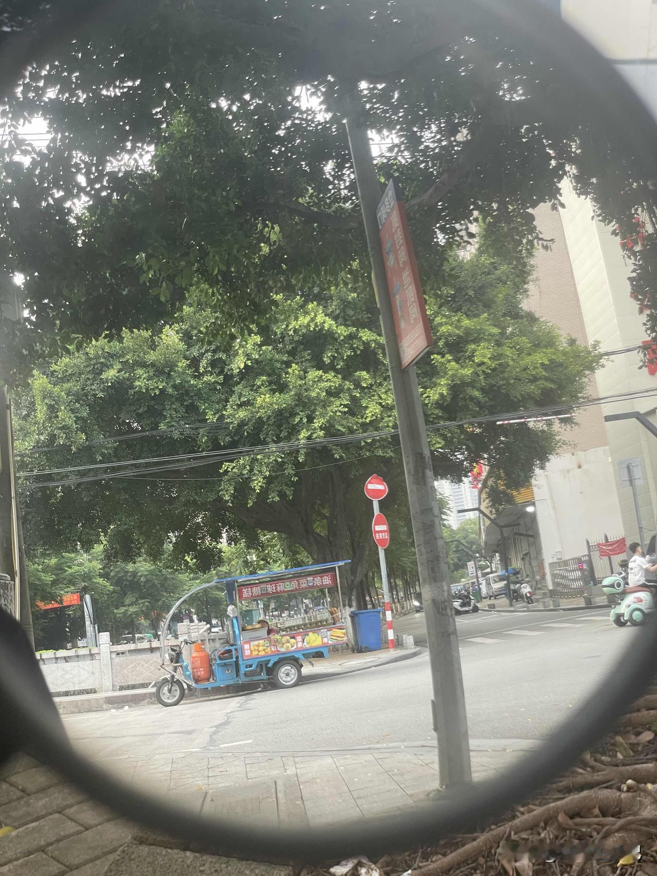 听说现在卖小吃很挣钱，不知道是不是真的？