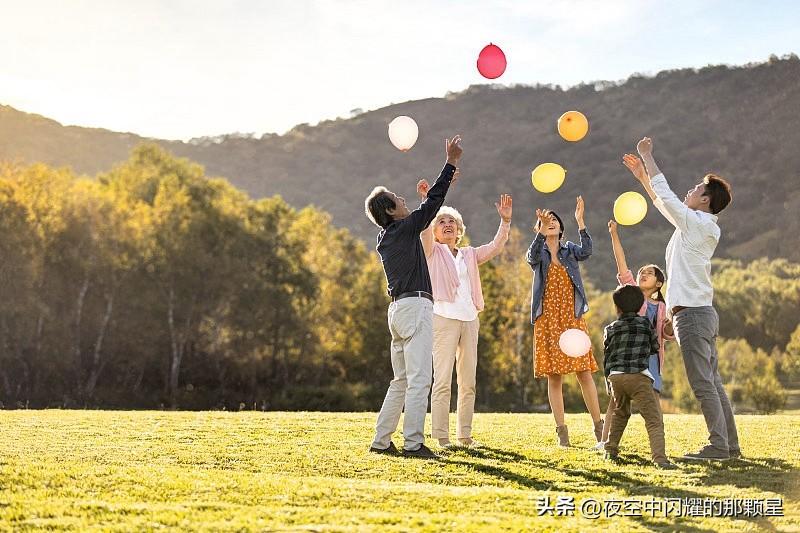 父母养我小，我陪他们老，孝要趁早
孝无需惊天动地，藏在三餐四季的陪伴里
