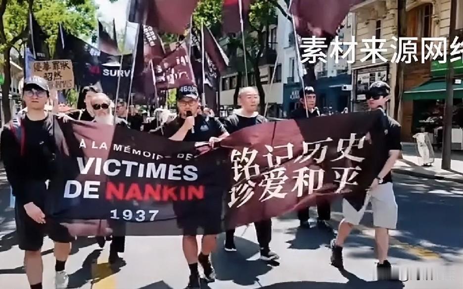 巴黎街头的这一幕，让14亿中国人集体破防，几百名法国人顶着肆虐的热浪走上巴黎街头