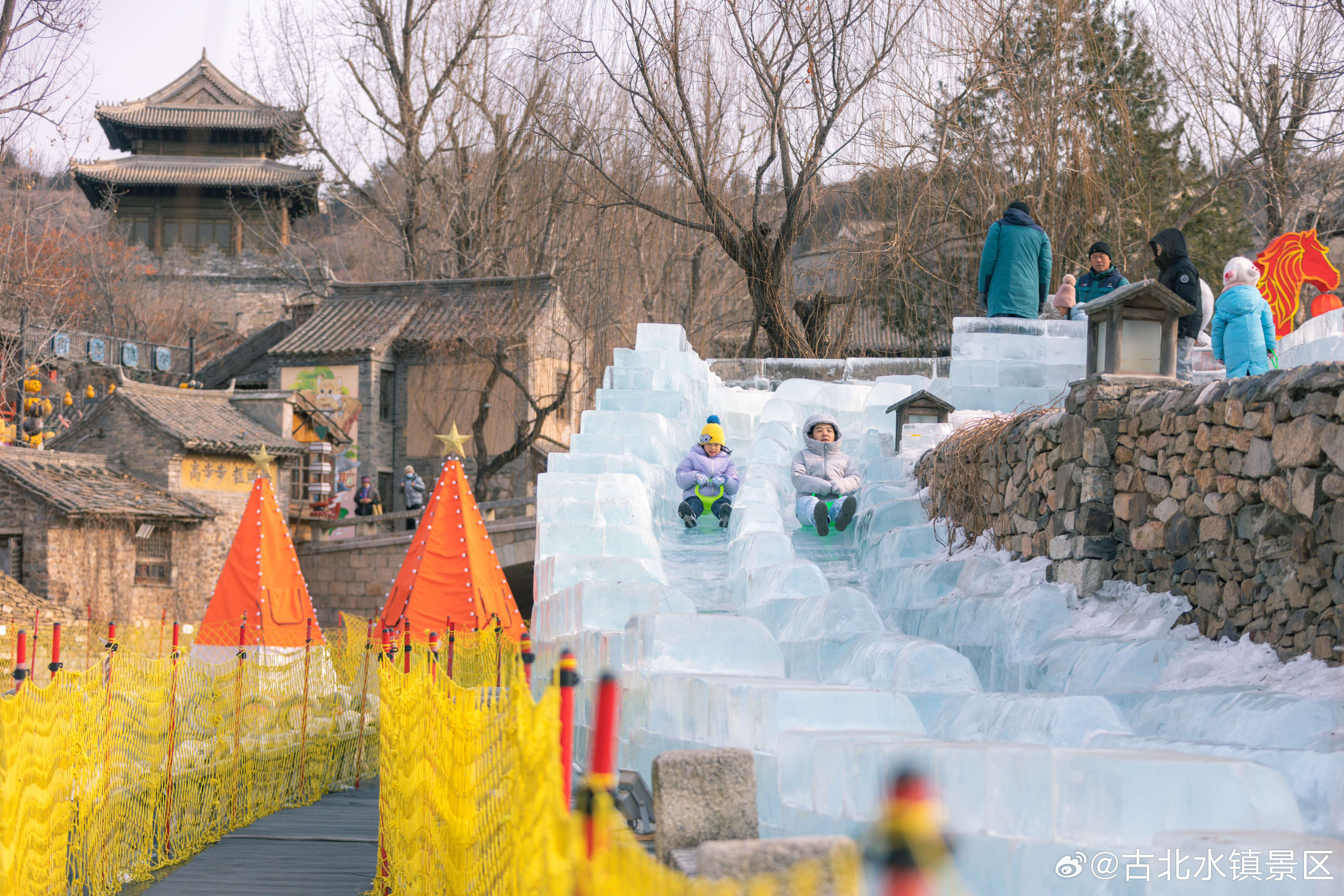 咖啡在冒热气，阳光刚爬上窗台今天，值得被认真对待早安，宝子们～#古北水镇# #司