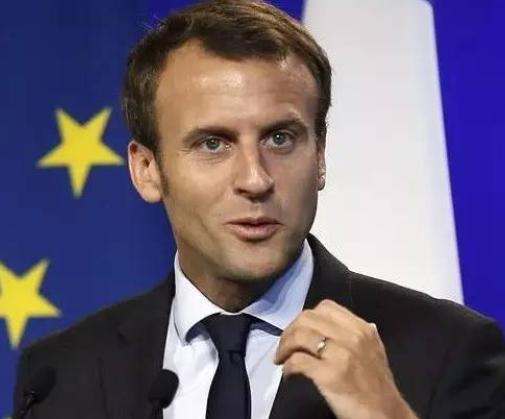 见过小弟巴结大哥的，可你绝对没见过连国家颜面都不顾的。堂堂西方级别最高的 G7 