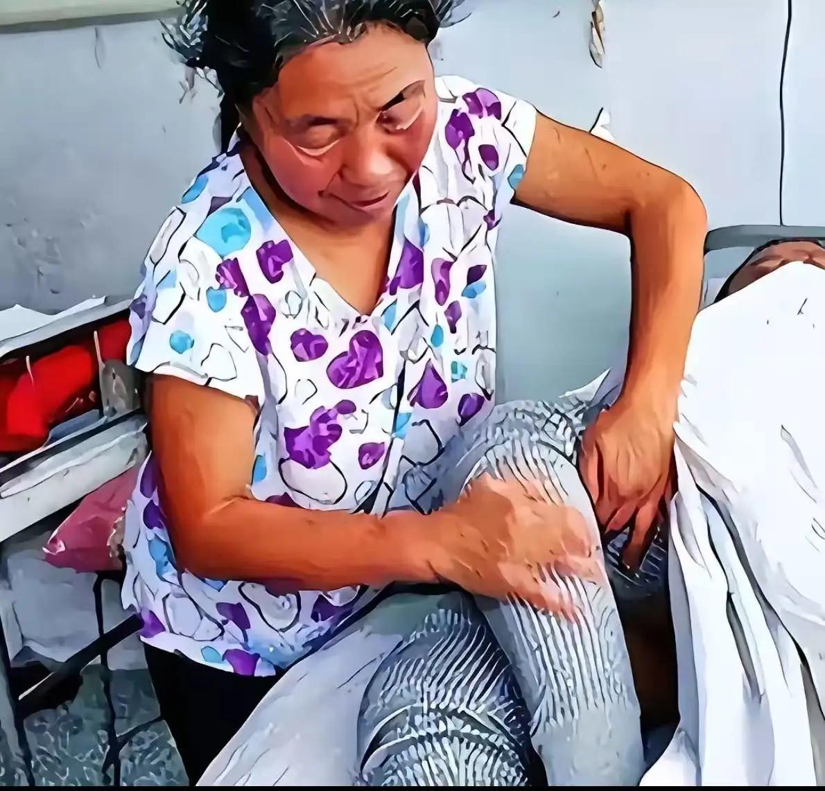 生活常有无情风雨骤然来袭，有人畏惧退缩，有人却以爱为伞，撑起一片晴空。一位平凡的