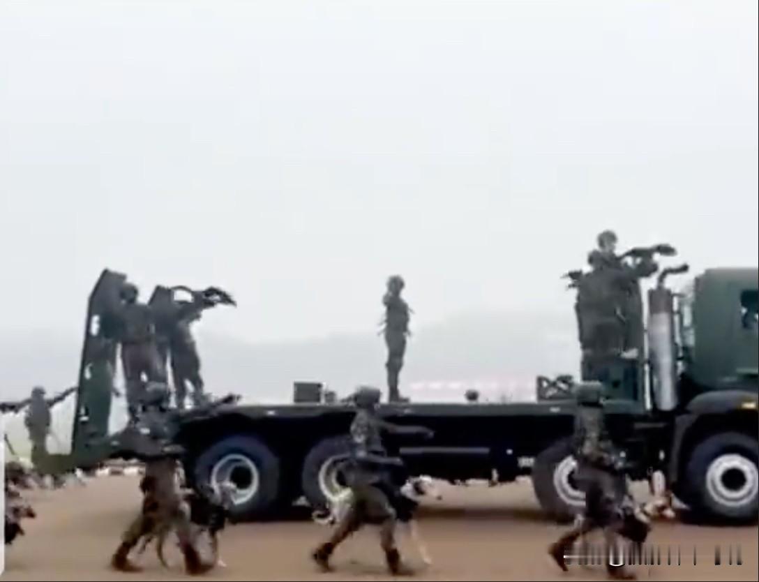 好消息，印度阅兵式终于要升级，只不过似乎是逆向升级。据印度亚洲新闻社31日报道，