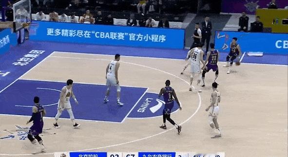 陈国豪这个对抗能力，很多打了许多年CBA的职业球员都扛不住。