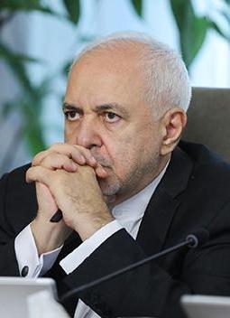 一切都毁在这个人手里！鲁哈尼跟扎里夫就是打着改革的旗号行亲美之跪，好在被及时踢到