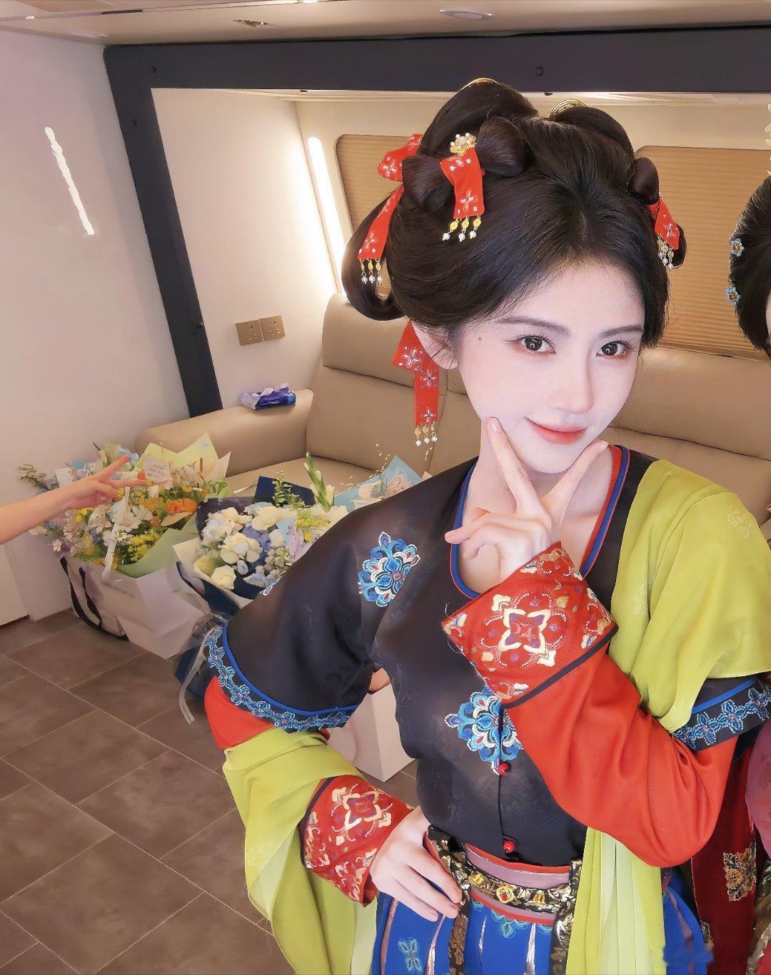 红簪配古衫×东方古韵×绝美自拍💚❤️鞠婧祎  专栏 · 祎在心中（修图or自截