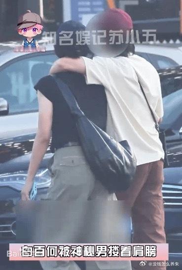 曝白百何张思麟共同抚养孩子2026年10月，白百何被拍到与一名陌生男子街头十指紧