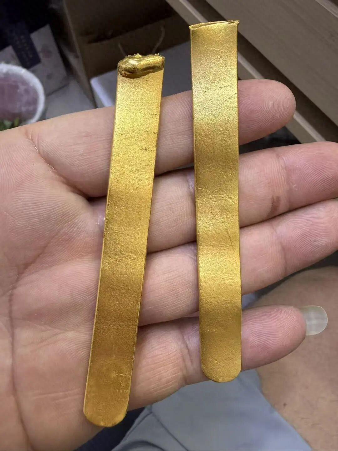“被做局了？”宁夏银川，一女子买菜时，突然被一男子抱住腿，说她踩到了他的钱，旁边