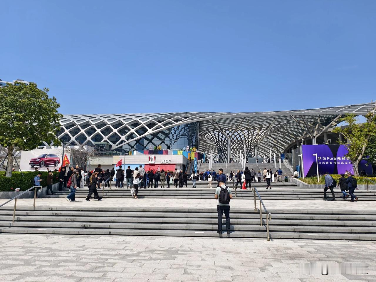 已经抵达华为Pura新品及鸿蒙智行发布会现场，到了现场看到展区才知道这一代的新手