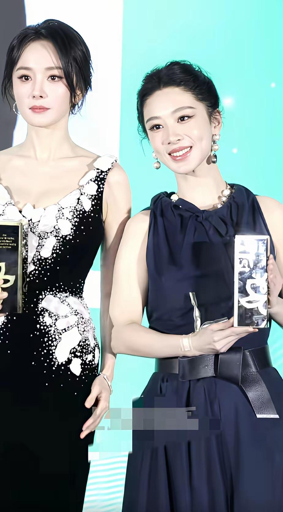 杨幂和杨紫
听不得杨幂的声音，单纯不喜欢她声音，和颜值、身材、演技、人品等因素无
