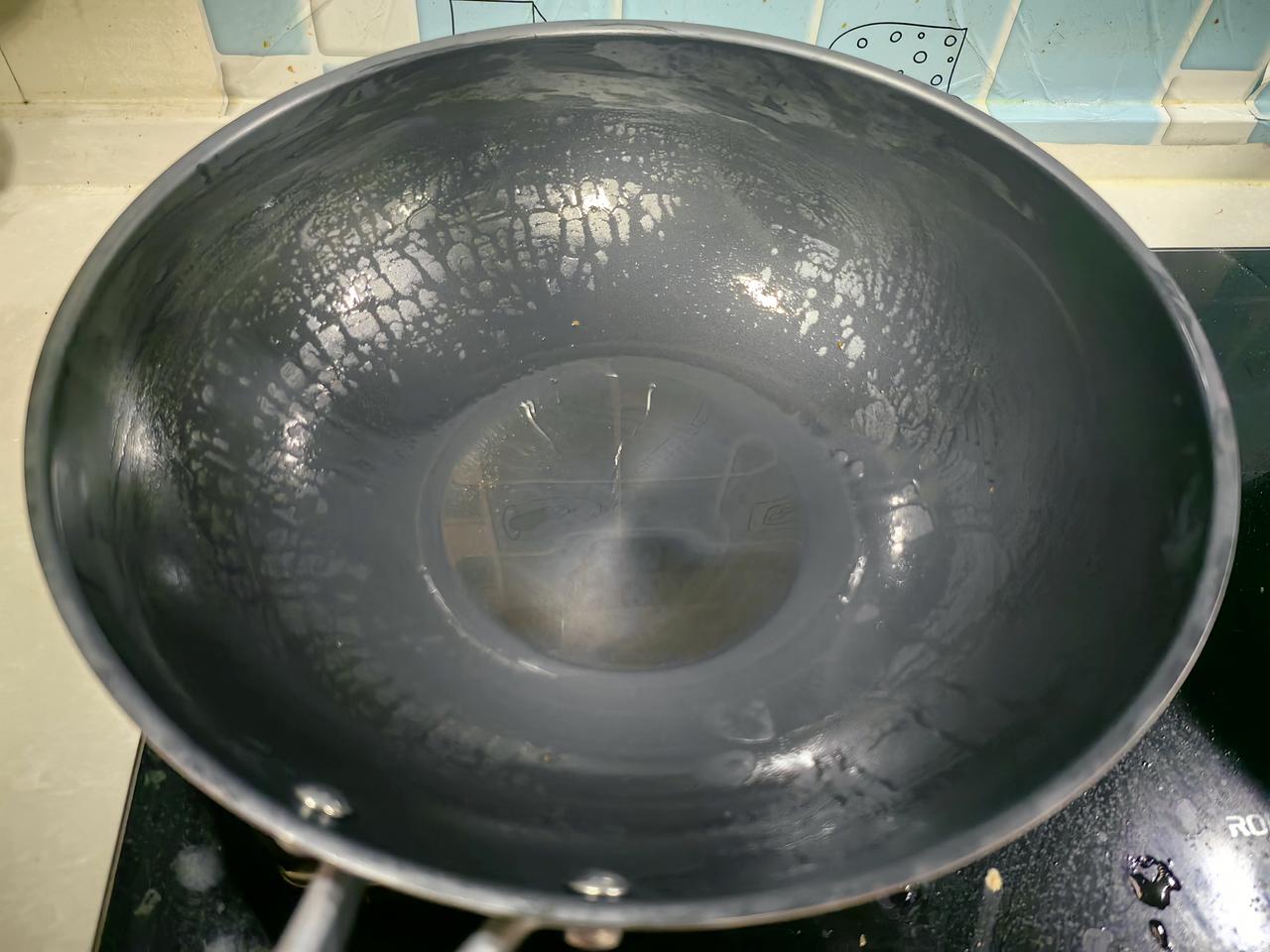 今天给自己买了一口新锅，希望以后的自己做饭更好吃！
