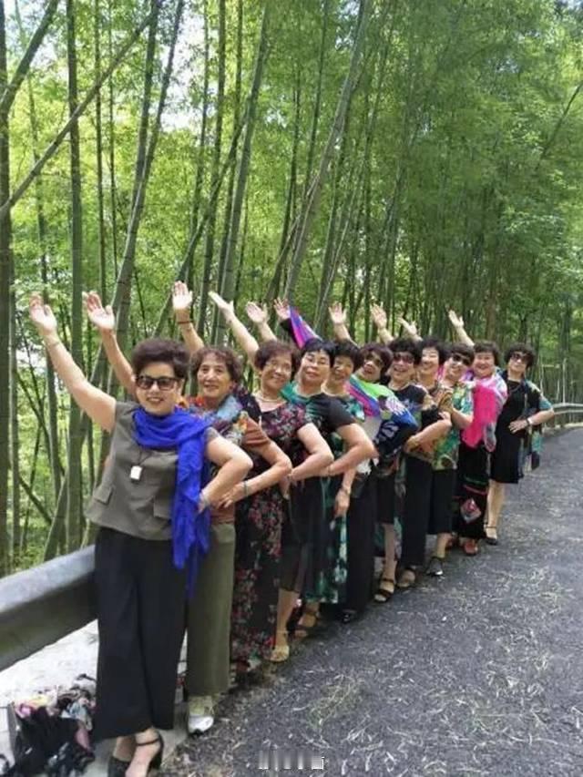 大娘说拼多多进村后日子好了咱猛活 刷到黎金山村张玉香阿姨，挺有共鸣。过去村里老人