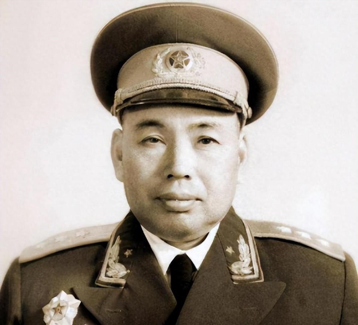 丈母娘遇难题，请许世友出手相助，许世友当即决定调派四台东方红拖拉机支援莱阳！
1