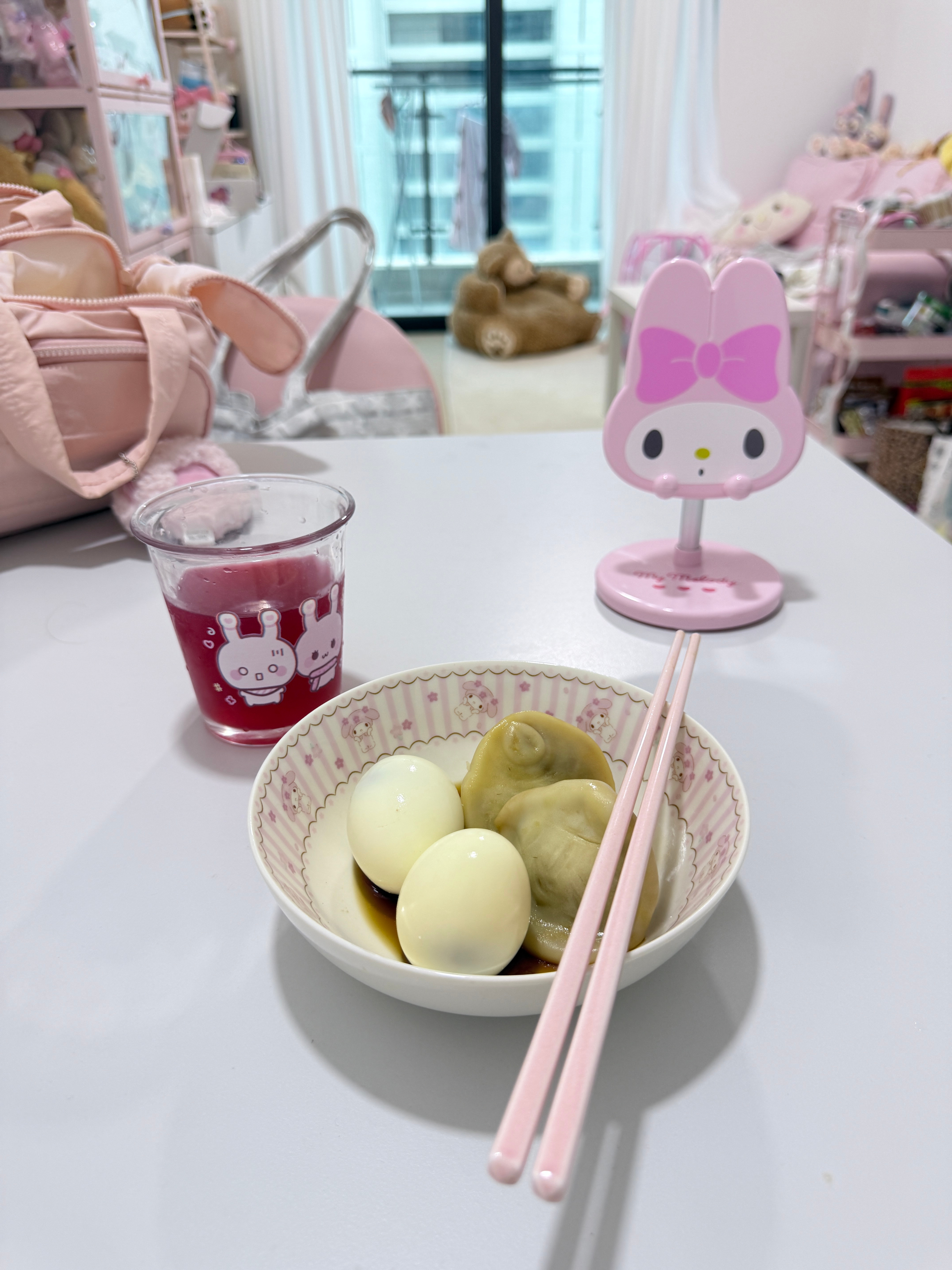 我今天上晚班 打了半个小时的车都没有打到 到现在我还没坐上车去店里…外面超级大暴