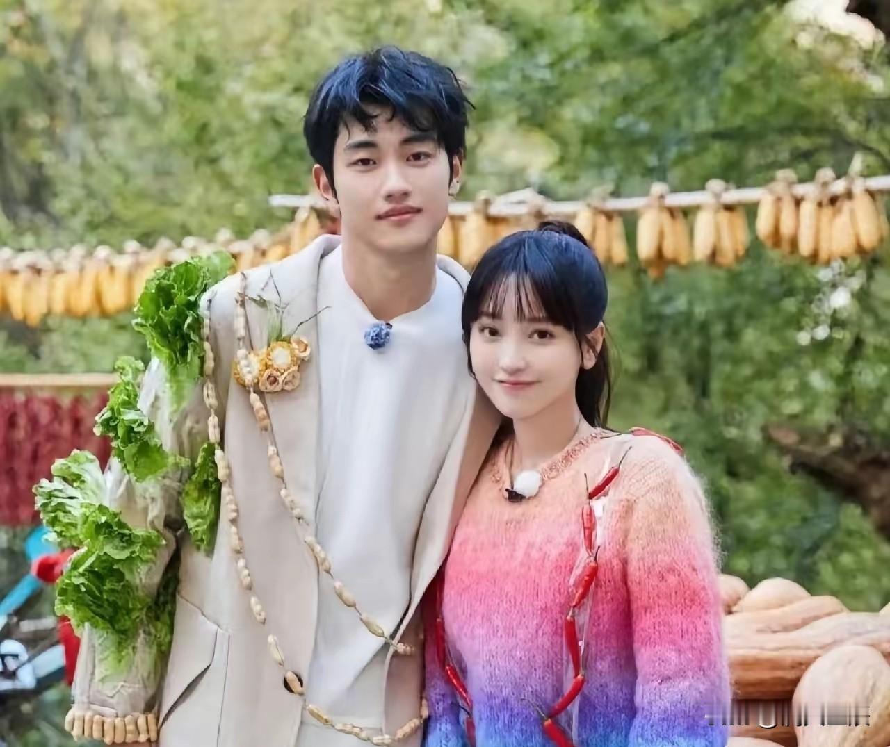 42岁金莎
被小19岁男友求婚成功，
全网一边嗑糖一边操心：姐姐这年纪还能生吗？