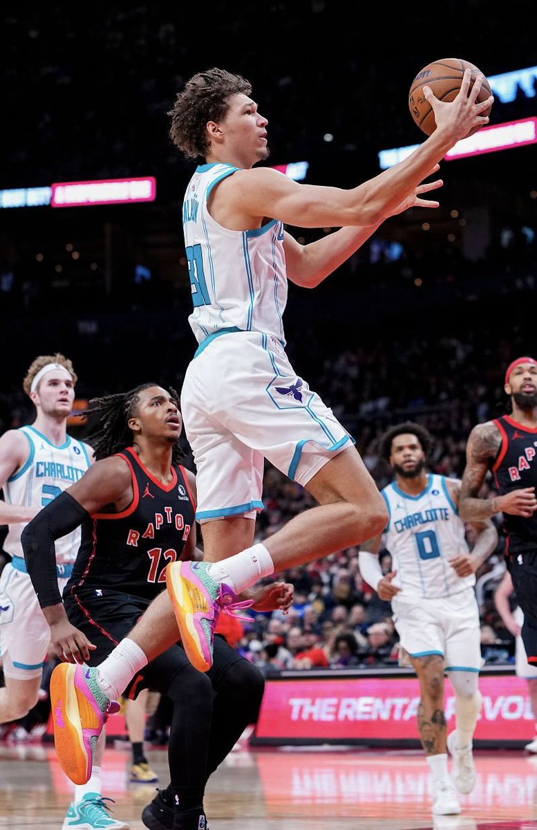 查尔斯-李：萨隆回归后意识到了防守的重要性，他进步了很多