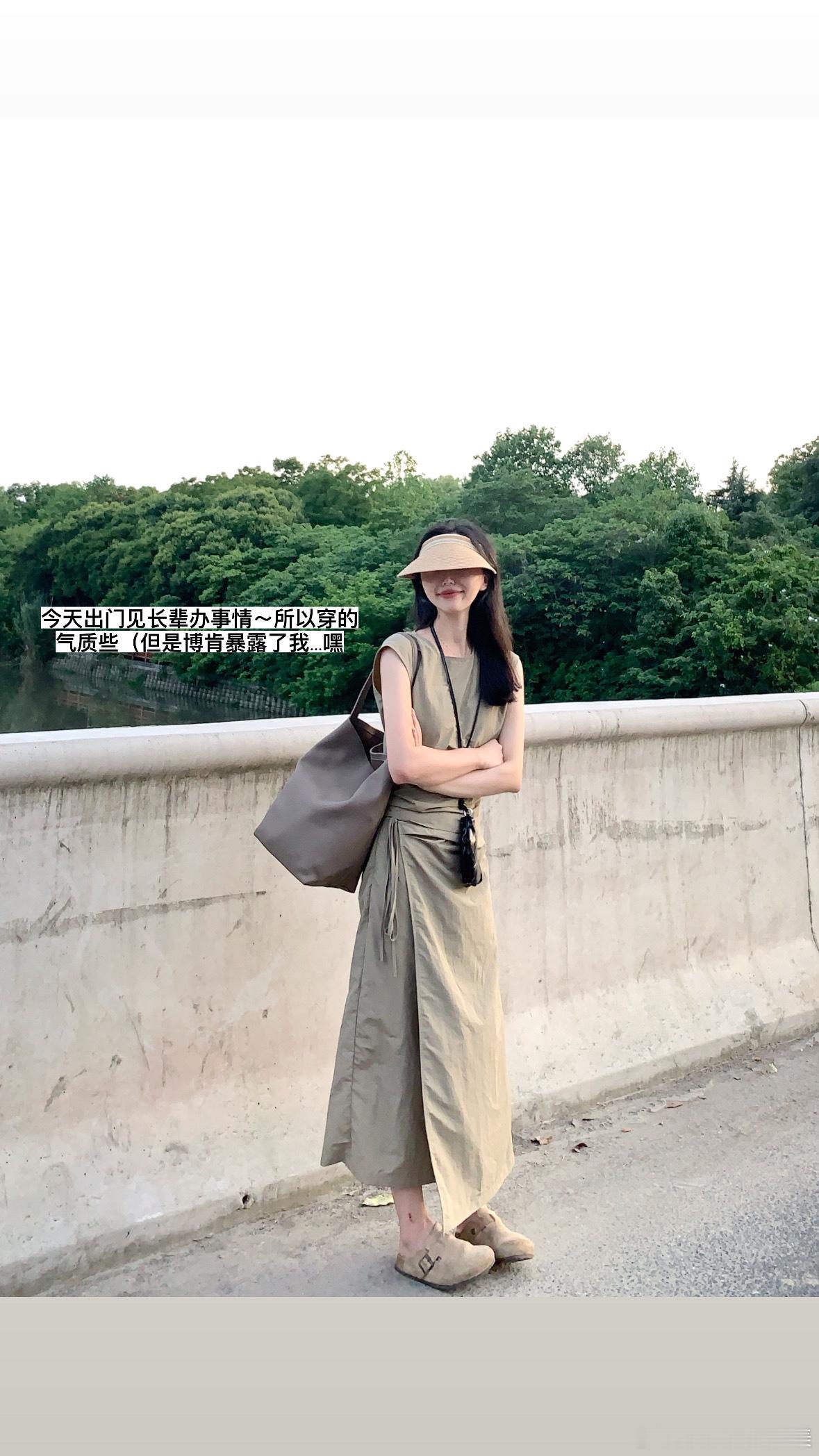 回家路上看到绝美晚霞🌇到家吃了妈妈采得硬桃🍑简单幸福好满足～ ​​​