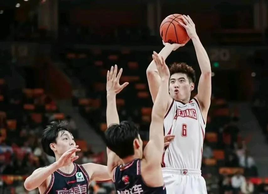 36分、34分、27分、25分！CBA最被低估的后卫，24岁未来可期。程小伙身体