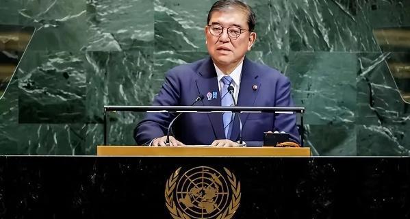 石破茂警告：
日本别再幻想打仗！
历史靠抢中国2.3亿两续命，
如今扩张反会亡国