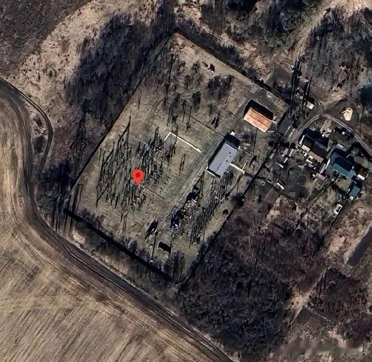 当地时间11月2日凌晨，乌军无人机袭击了俄罗斯克拉斯诺达尔边疆区的图阿普谢石油码