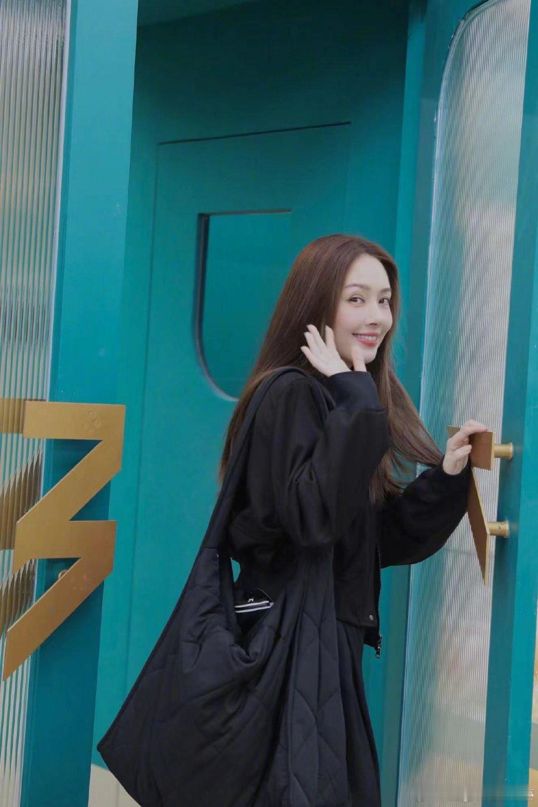 #向佐对郭碧婷说你永远是最棒的#果然撒糖还得是真夫妻啊，他们小两口一直都大大方方