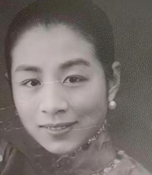 1947年，57岁北交大校长张福运，趁妻子熟睡，悄悄来到17岁养女房间。不久后养