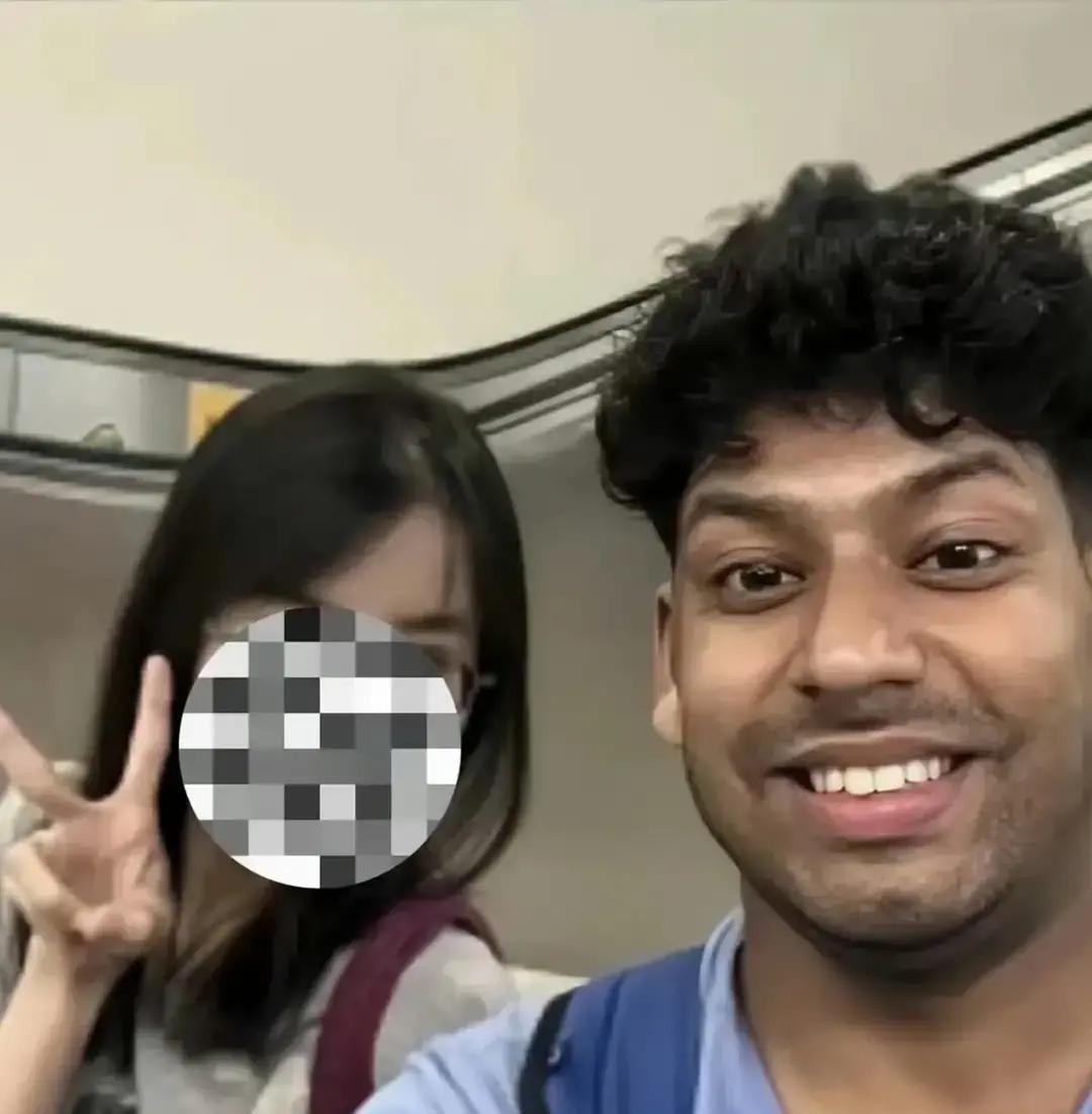 就在刚刚
 
印度博主在社交平台公开宣布了“来华一周就找到中国女友”，相关视频迅