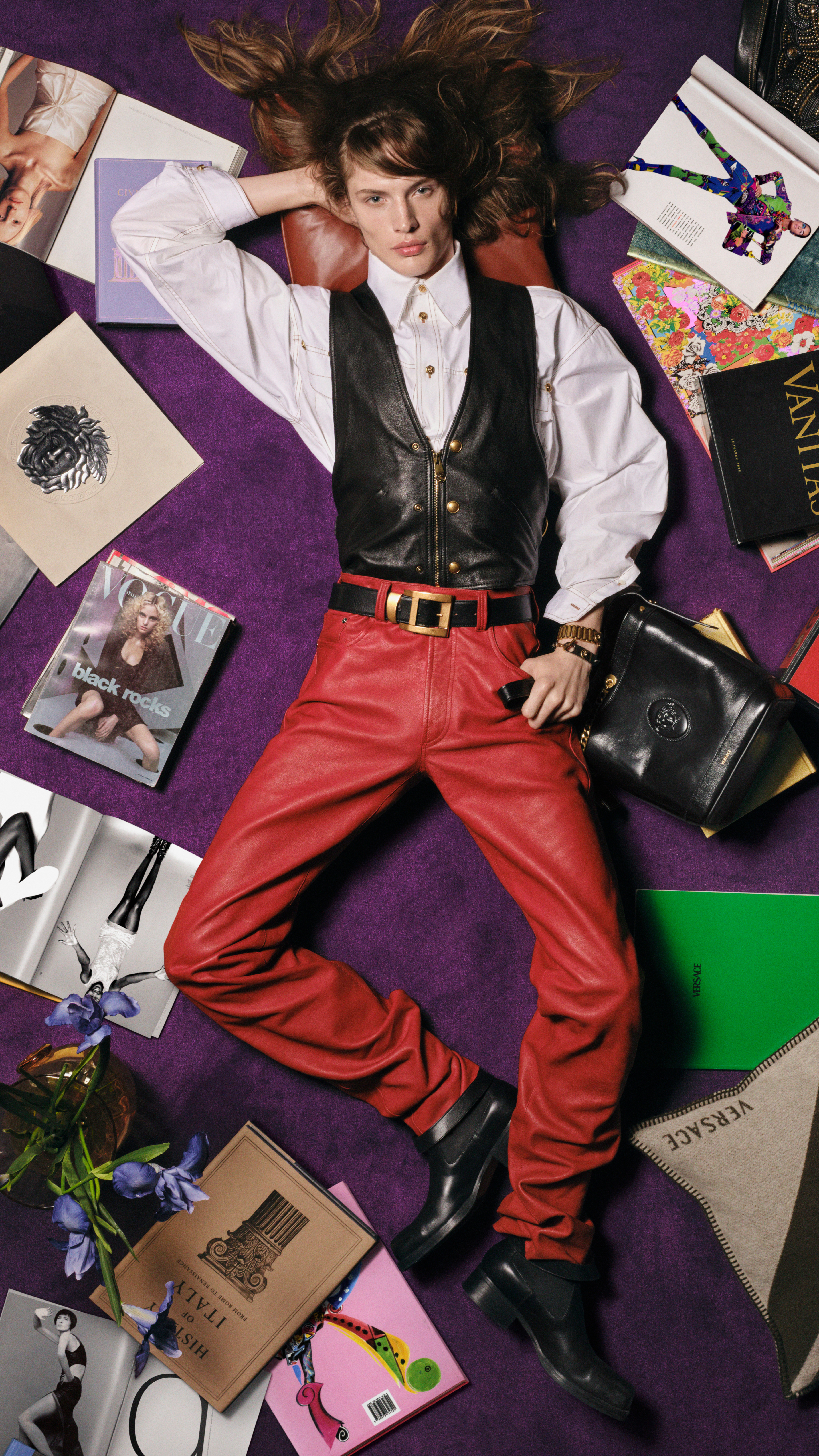时尚灵感解读  Versace  2026 秋冬系列广告大片 ，由摄影师 Ste