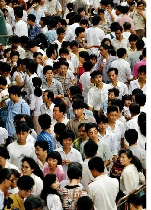 现在最严重的问题，已经不是00后不结婚，90后不生娃，而是生娃鸡娃最厉害的80后