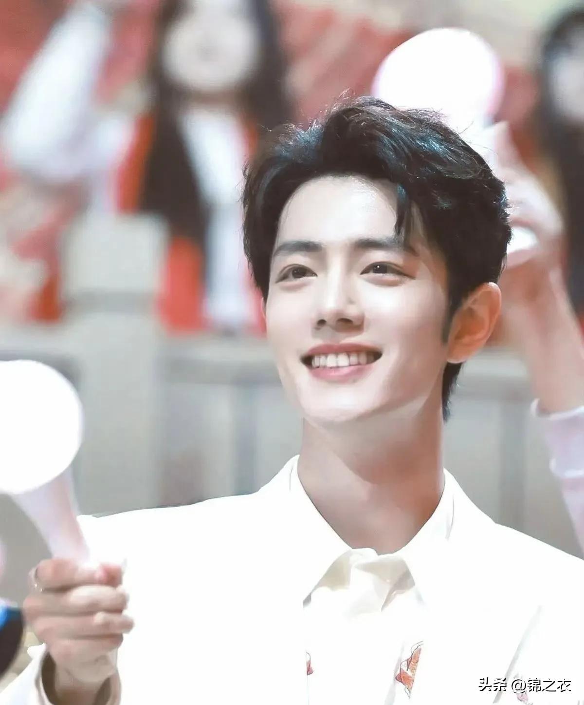 记得有个采访肖战说大学的时候也总有人让他去参加选秀，当时觉得反正选不上。工作以后