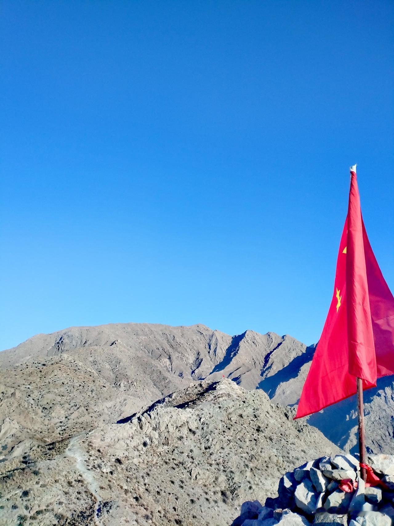 孤独和寂寞都是病，但又明显的不同
寂寞，来的快去的快；孤独，是深入骨髓的癌

在