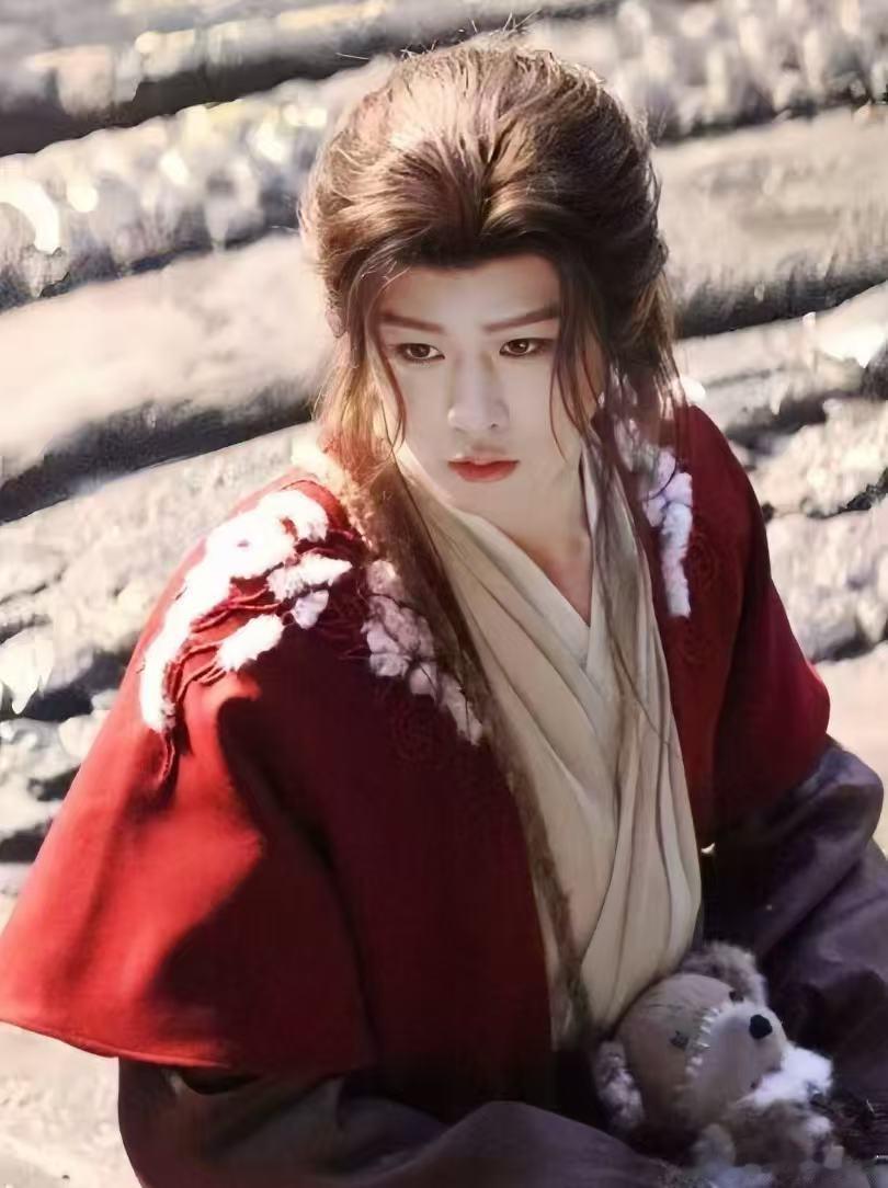 月鳞绮纪真的要来了月鳞绮纪 这部剧未播先火，路透照已经美出圈了！每次看到新动态都