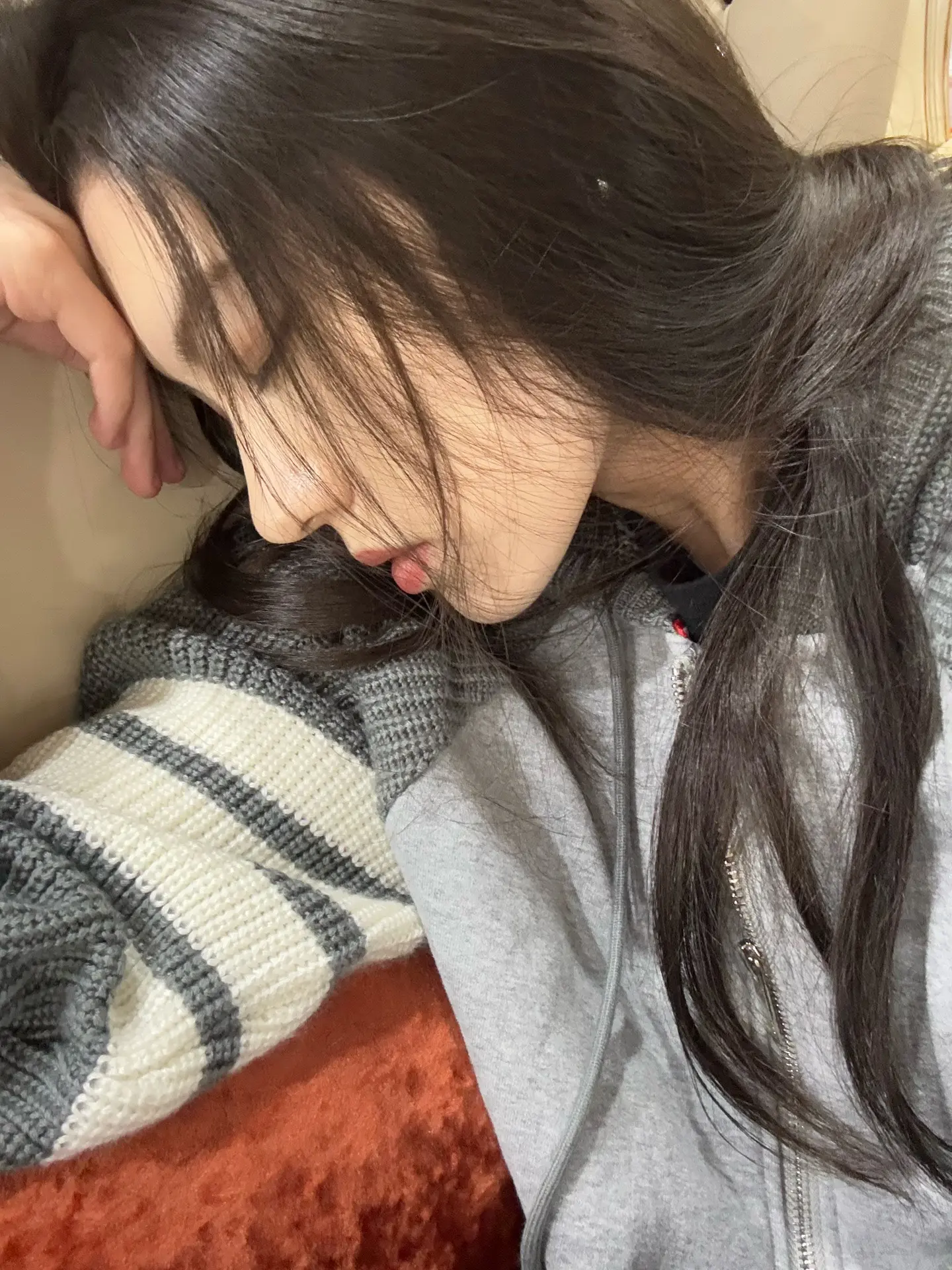 你不该流泪 你的眼睛里应该装满山川和海洋