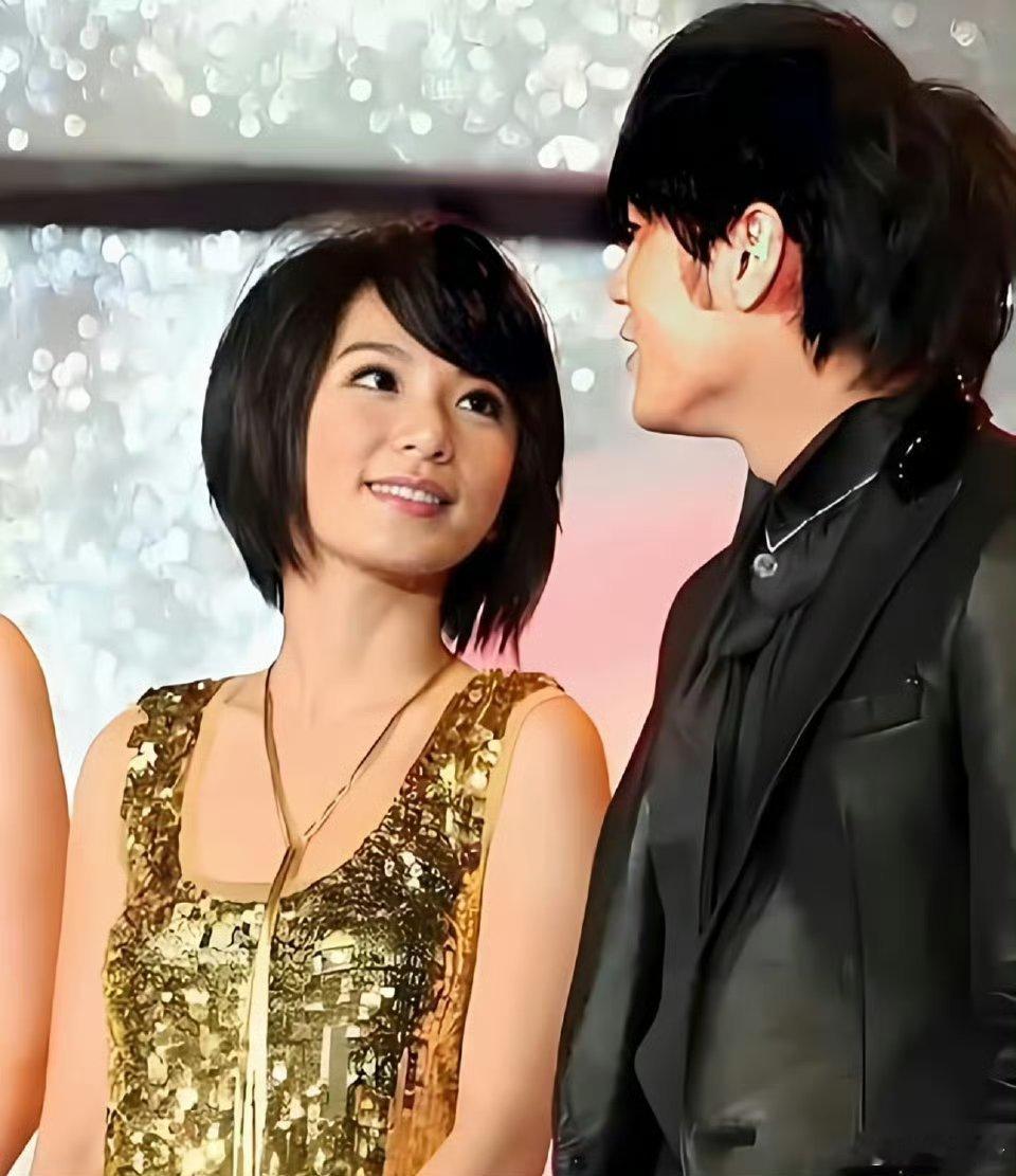 田馥甄回应和周杰伦绯闻 一场横跨二十年的"意难平"，终于等来了最清醒的句号。从当