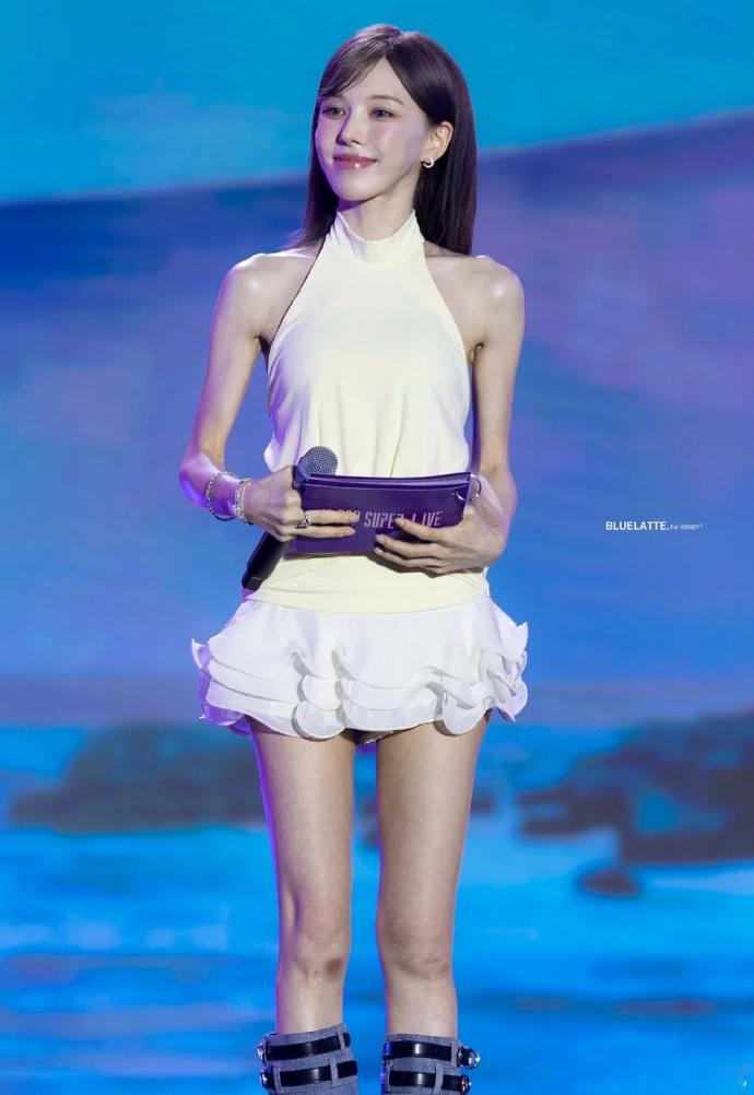 妈呀偶然刷到Wendy这也瘦了太多了 好可怕 