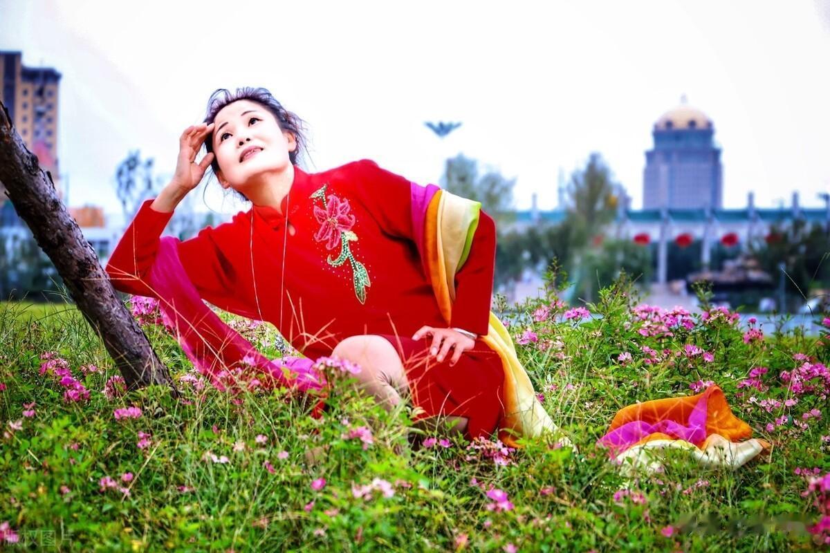 看图考眼力。
这样拍照不好看，你知道为什么吗？
评论区期待你的答案。

中老年人