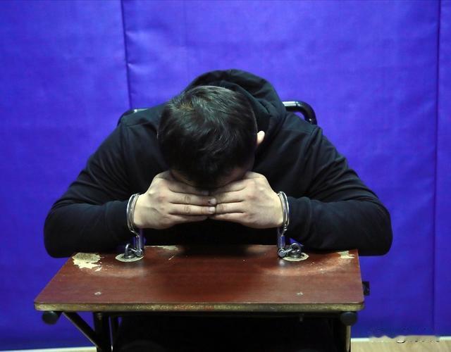 在浩瀚无垠的蓝色国土之下，一场看不见硝烟的深海窃密暗战正在悄然上演。

过去大家
