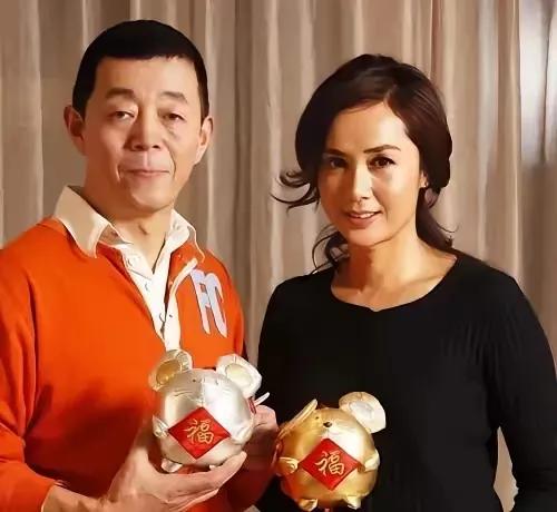 名人夫妻（90）
导演顾长卫和妻子蒋雯丽。
