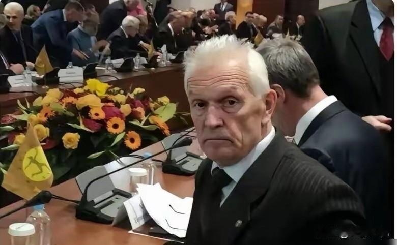 近日，一位在中国进行学术交流的俄罗斯专家说：其实去年中国错失了一次对日本立威的机