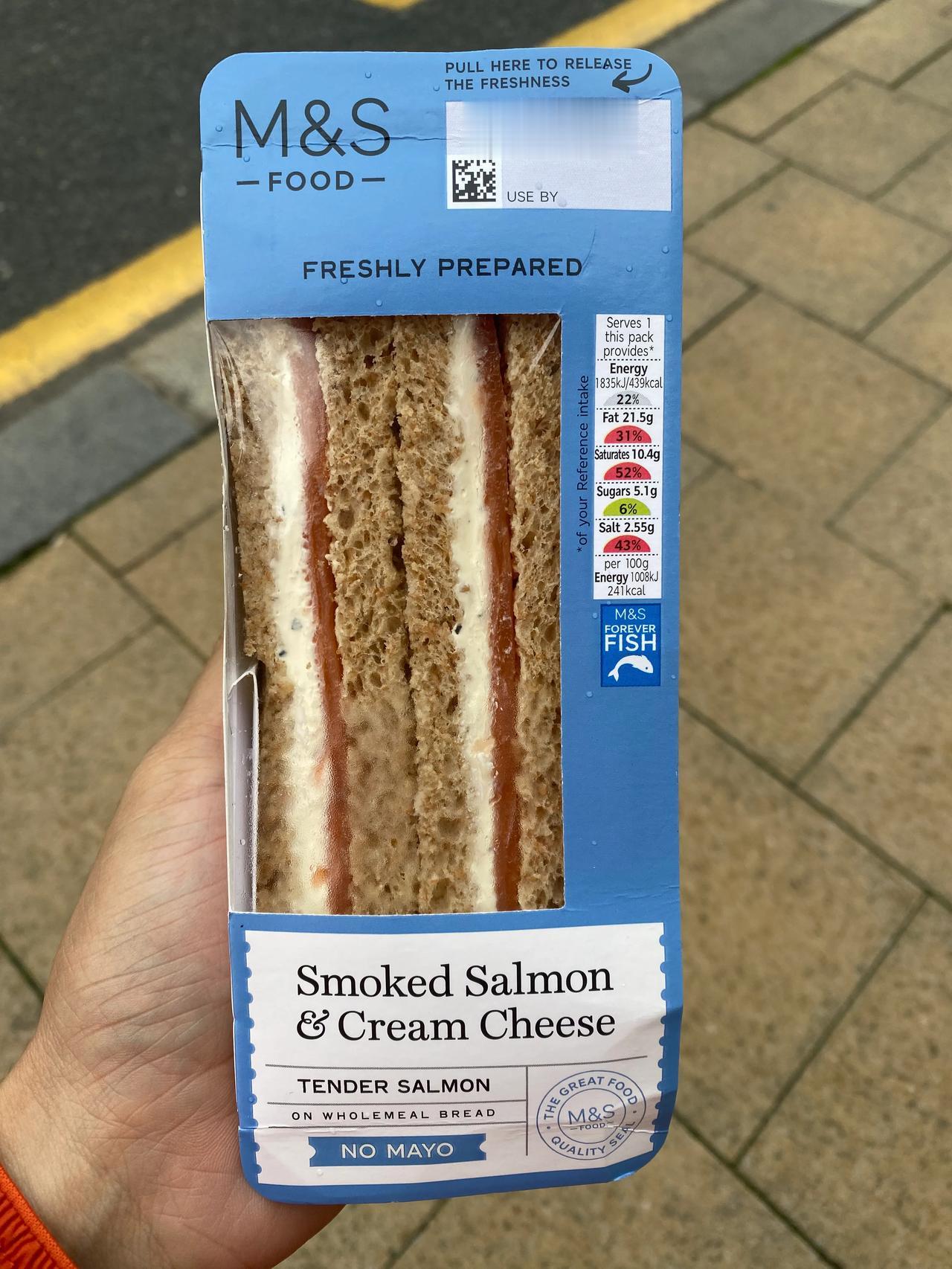 英国最好吃的三文鱼三明治，虽然很贵 4.25 英镑，但是确实好吃！