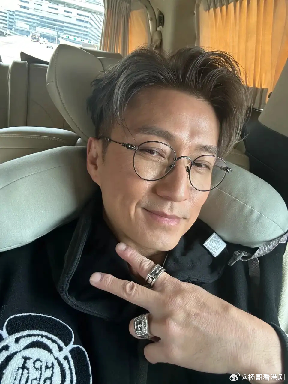 陳山聰大灣區被瘋狂捕獲 可愛互動惹網民嗌羨慕：又高又靚仔.視帝陳山聰向來畀人型格