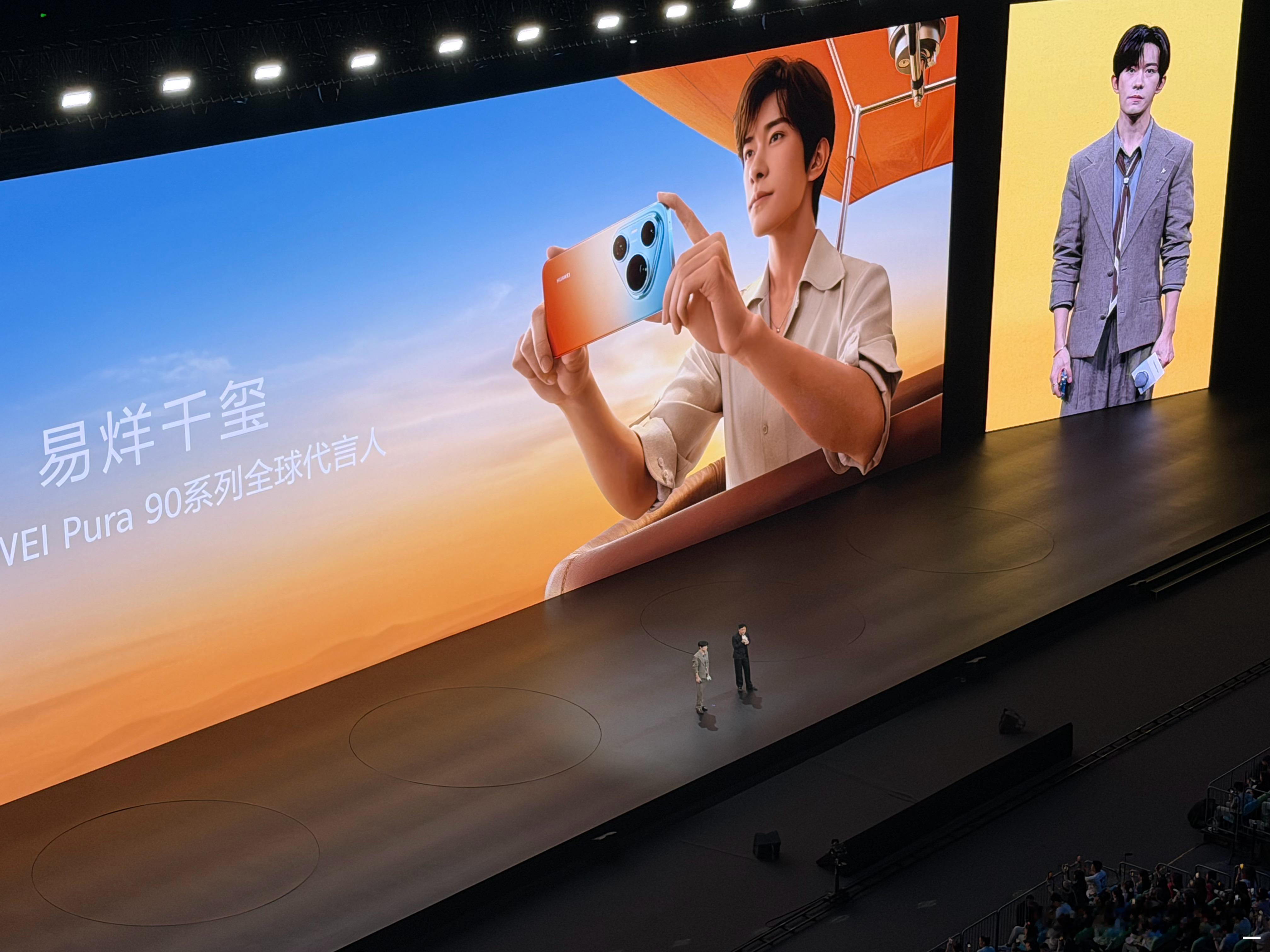 易烊千玺之后会有一个vlog最会记录生活的人遇上了最会记录生活的手机易烊千玺现身