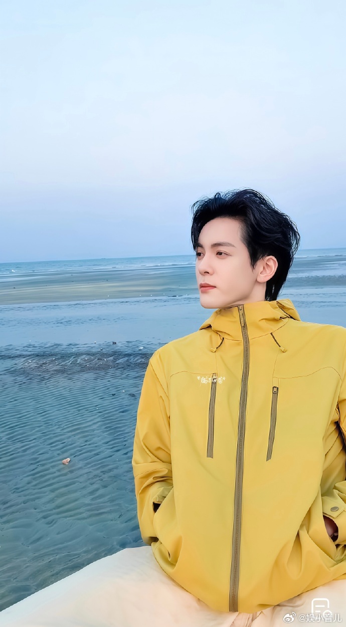 曾舜晞在海边i人属性大爆发曾舜晞海边直播也太圈粉了，直言自己是i人🥛，和粉丝一