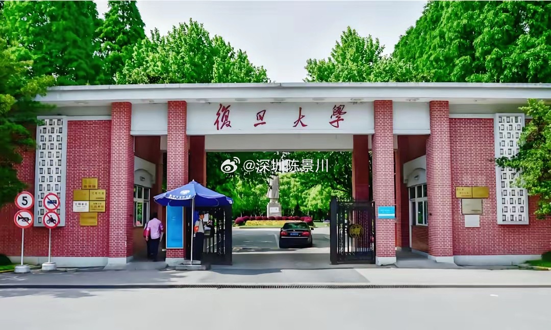 我国综合实力仅次于清华北大的五所大学1、浙江大学学校坐落在浙江省杭州市，浙江大学