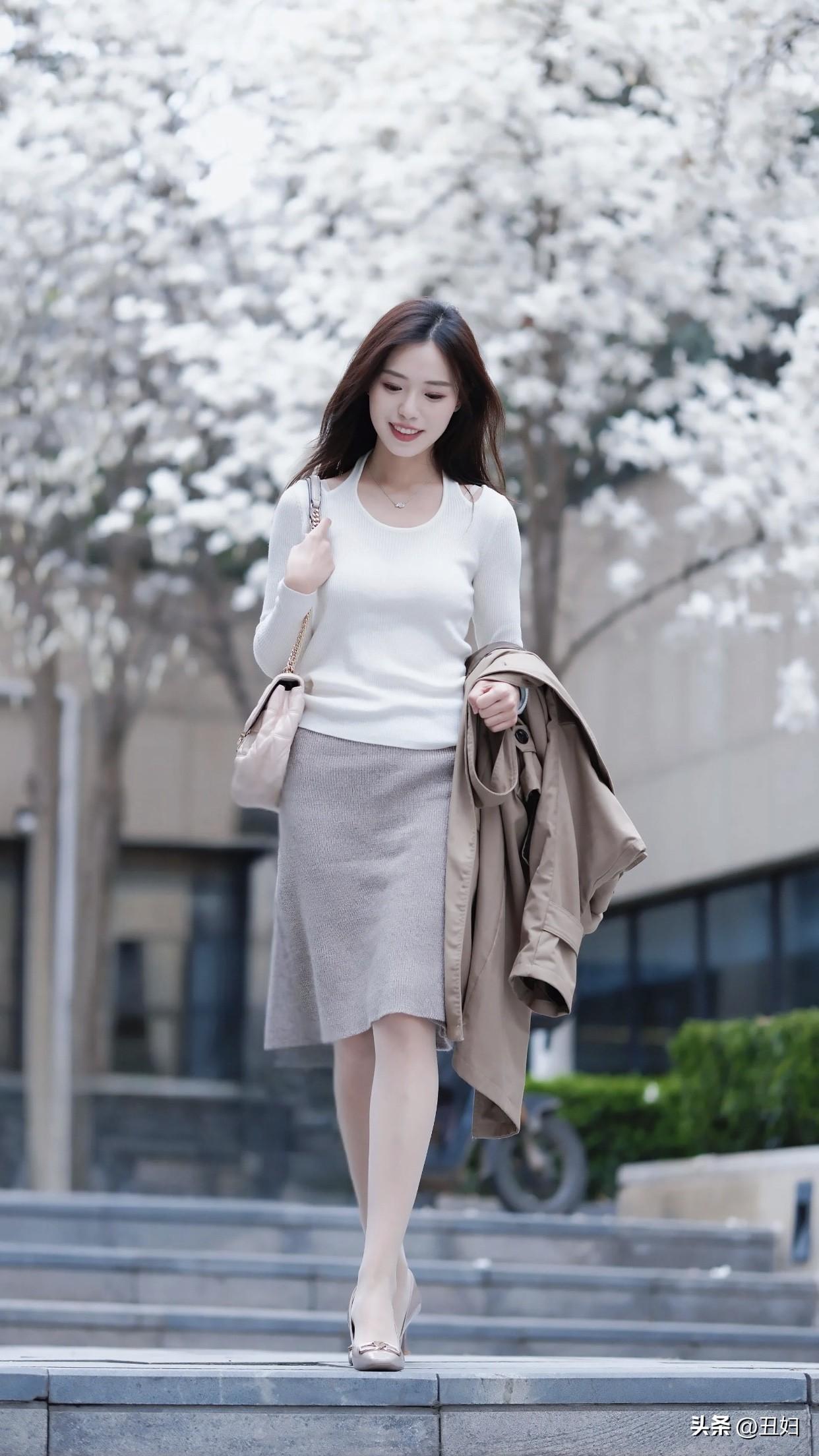 她们还坚持“持续成长”，不管年纪多大，都对世界充满好奇，不断读书学习，让灵魂永不