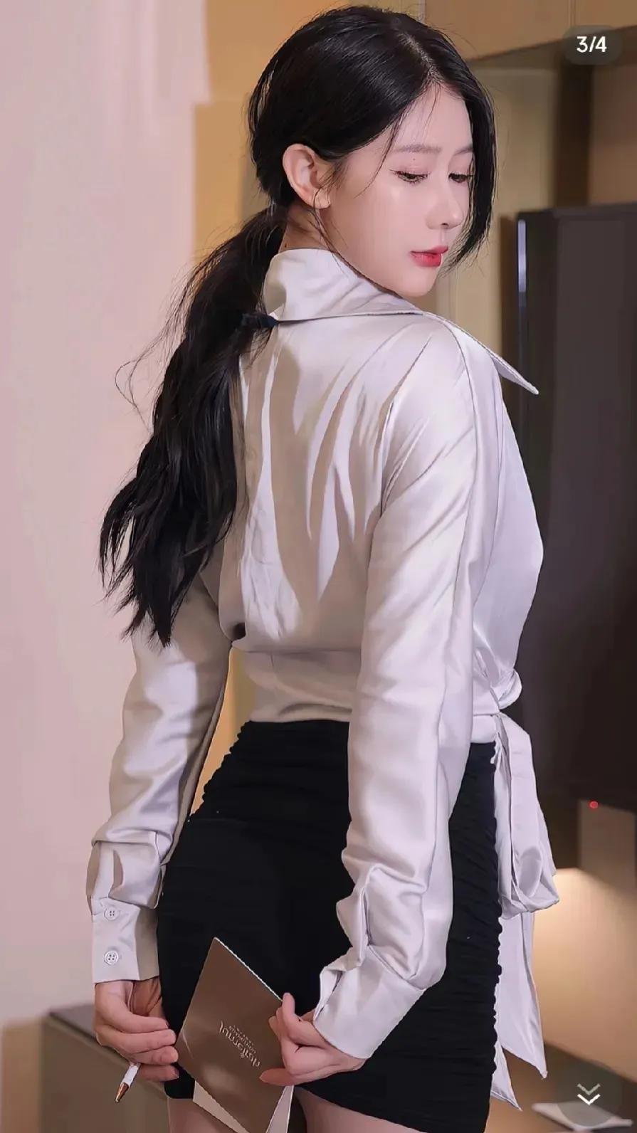 职业装女神级美女，黑短裙，白丝袜，长白美腿，高跟鞋👠